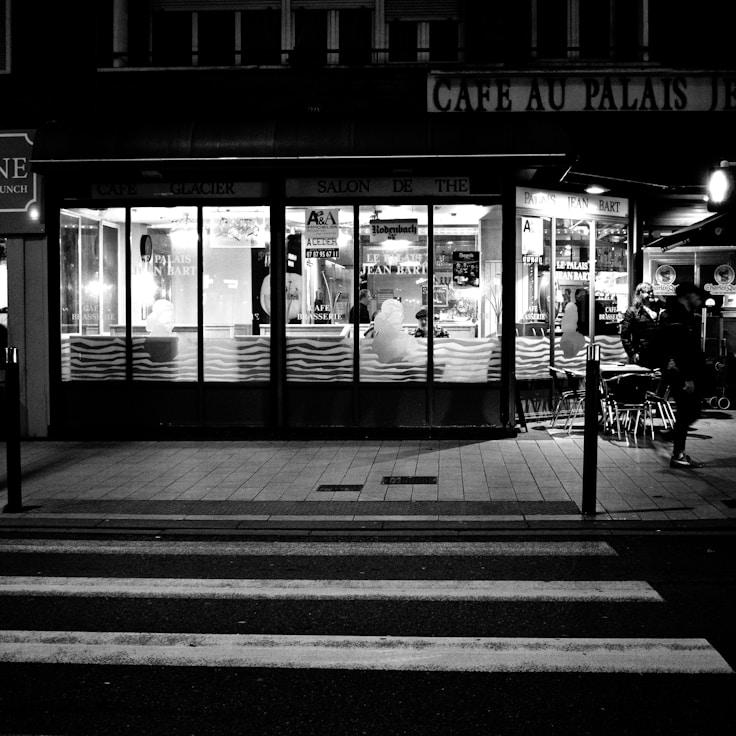 Outdoor terrace seating suitable for families in Düsseldorf